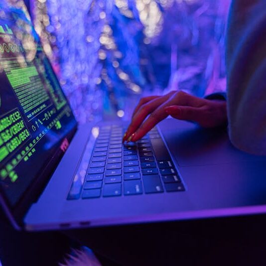 Zero-Day Saldırıları ve Kritik Güvenlik Açıkları Kapınızda mı?